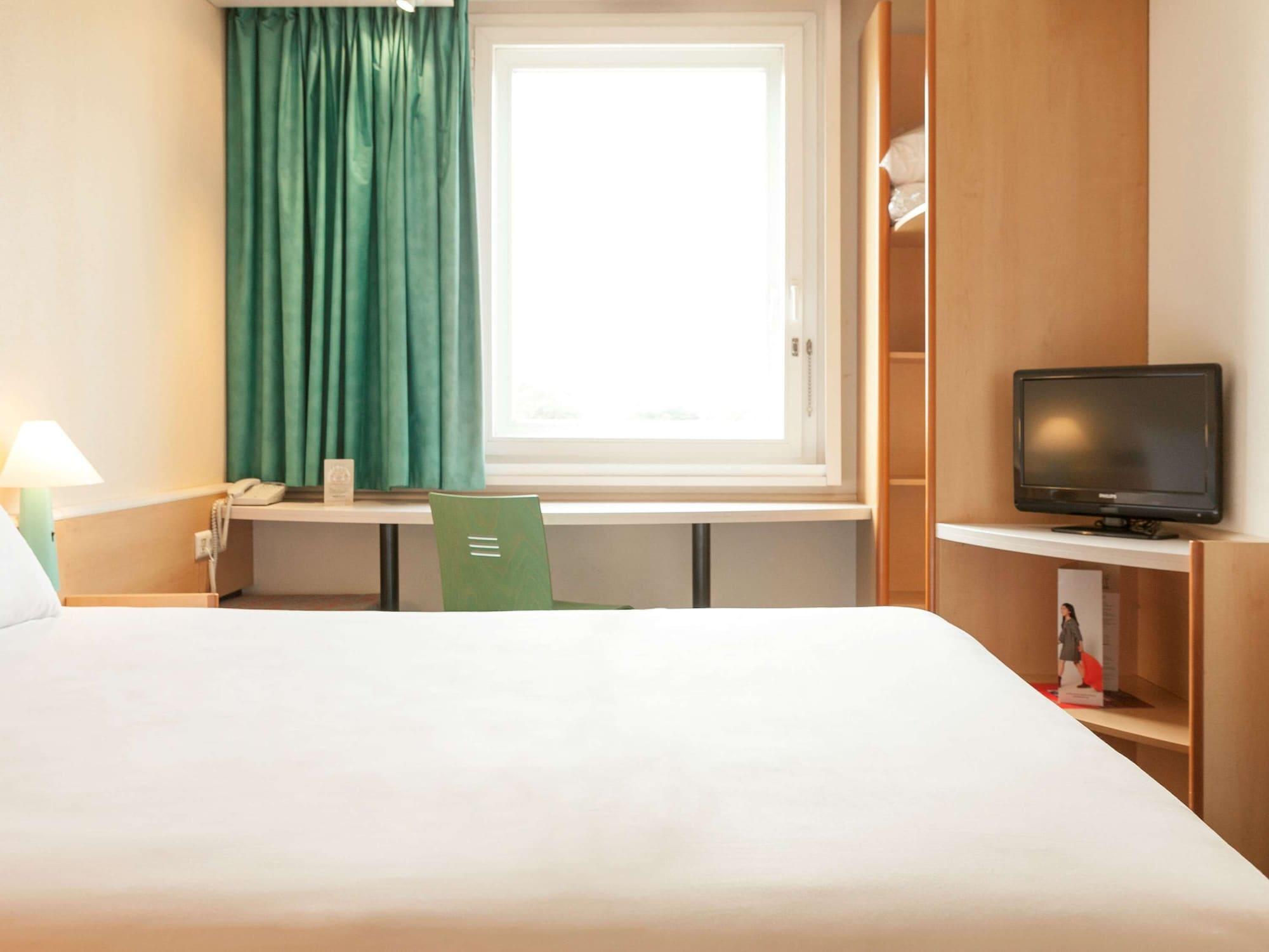 Ibis Lyon Caluire Cite Internationale Caluire-et-Cuire Exterior foto