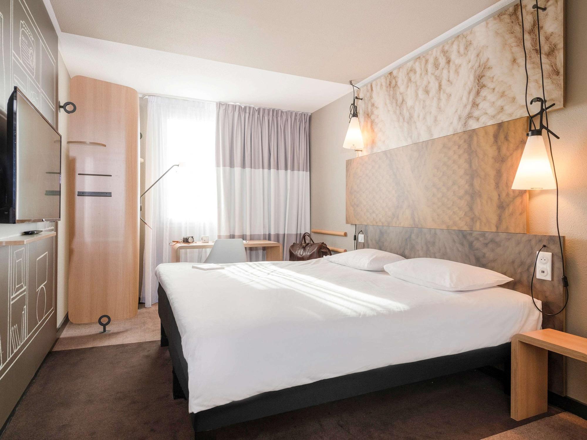 Ibis Lyon Caluire Cite Internationale Caluire-et-Cuire Exterior foto