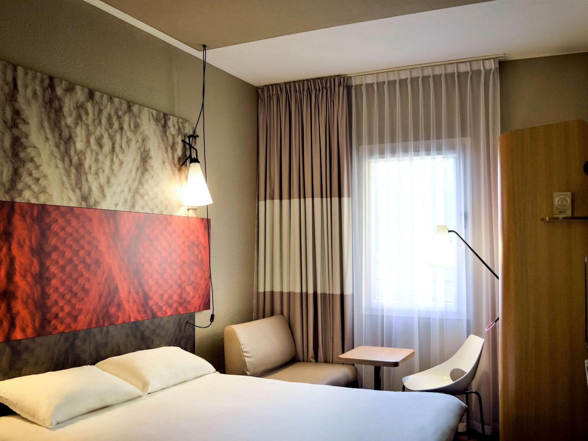 Ibis Lyon Caluire Cite Internationale Caluire-et-Cuire Exterior foto