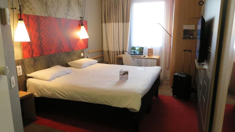 Ibis Lyon Caluire Cite Internationale Caluire-et-Cuire Exterior foto