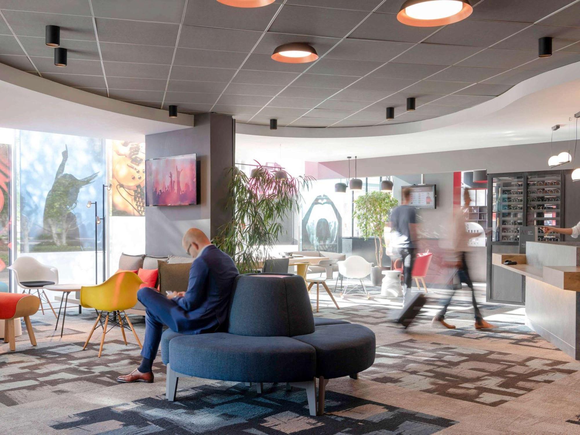 Ibis Lyon Caluire Cite Internationale Caluire-et-Cuire Exterior foto